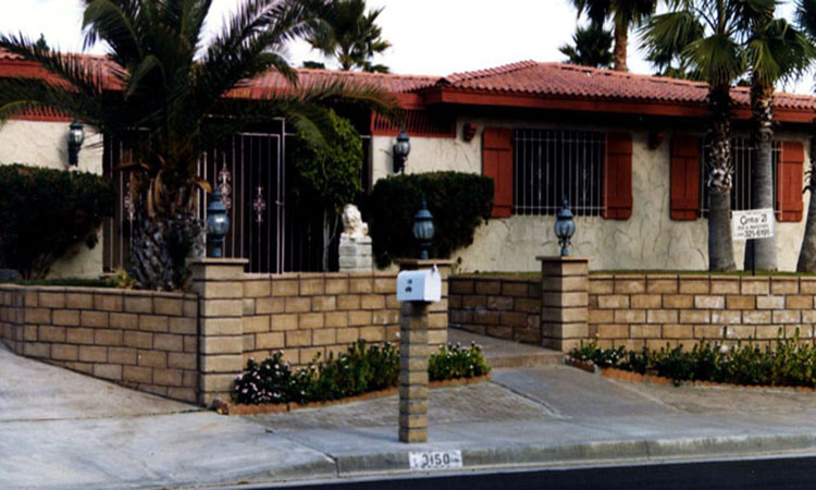 masonry_curved_slump_stone_retaining_wall_installation_block_entry